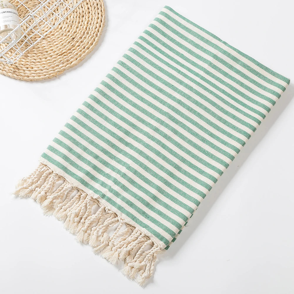 Serviette de plage rayée en coton avec franges, format 100 × 180 cm