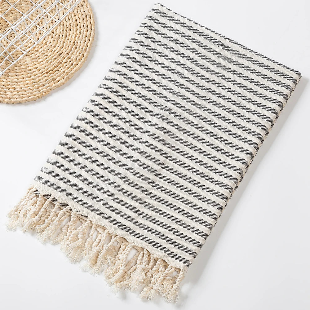 Serviette de plage rayée en coton avec franges, format 100 × 180 cm
