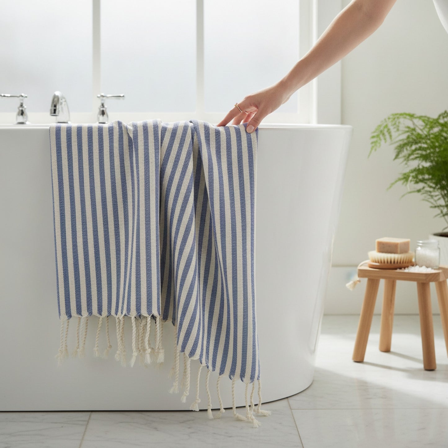 Serviette de Bain YEUZLICOTTON 100% Coton Rayé avec Gland - 100x180 cm